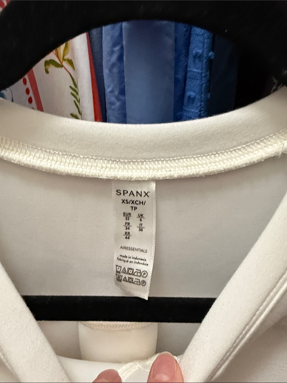 SPANX AIR ESSENTIALS WHITE CREW NECK - Picture 3 of 3